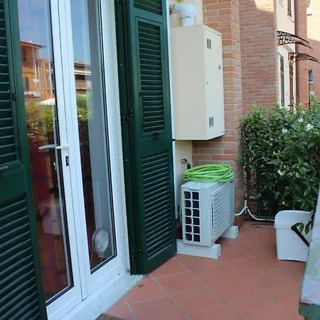 Casa Indipendente Con Giardino Sarzana